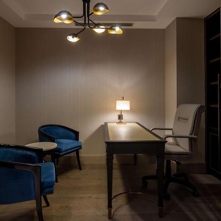 Hilton Mall Of Κωνσταντινούπολη Εξωτερικό φωτογραφία The interior of the office of the President of the University of Novi Sad