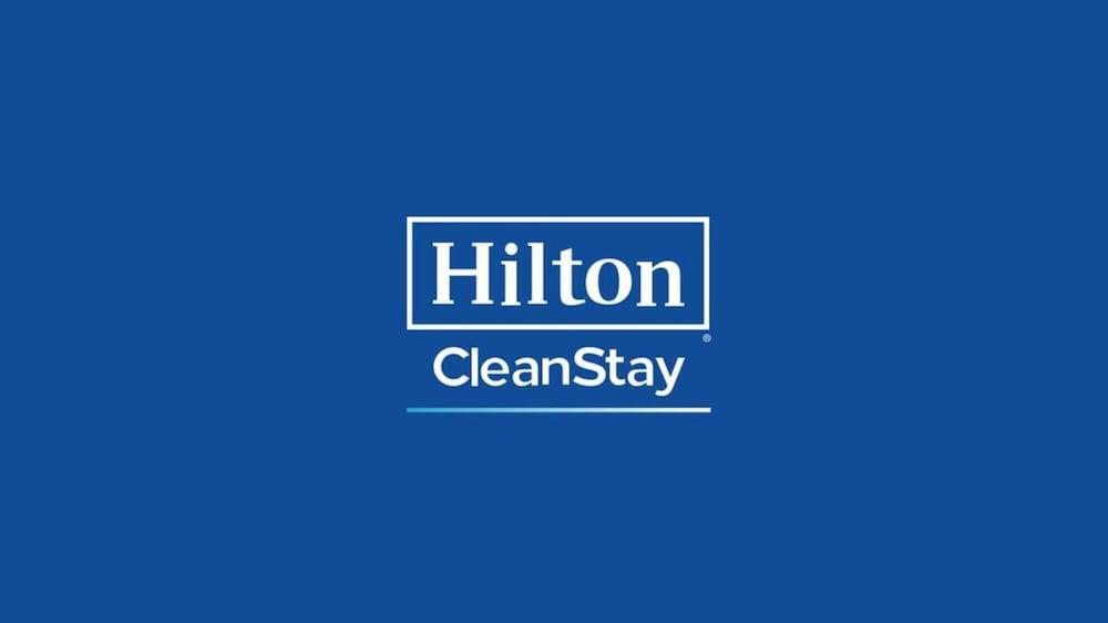Hilton Mall Of Κωνσταντινούπολη Εξωτερικό φωτογραφία Hilton CleanStay logo