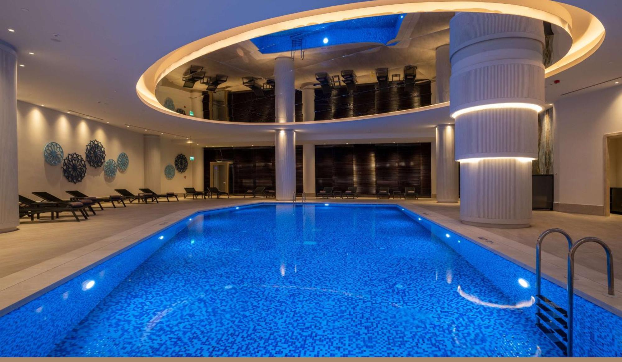 Hilton Mall Of Κωνσταντινούπολη Εξωτερικό φωτογραφία The swimming pool at the hotel