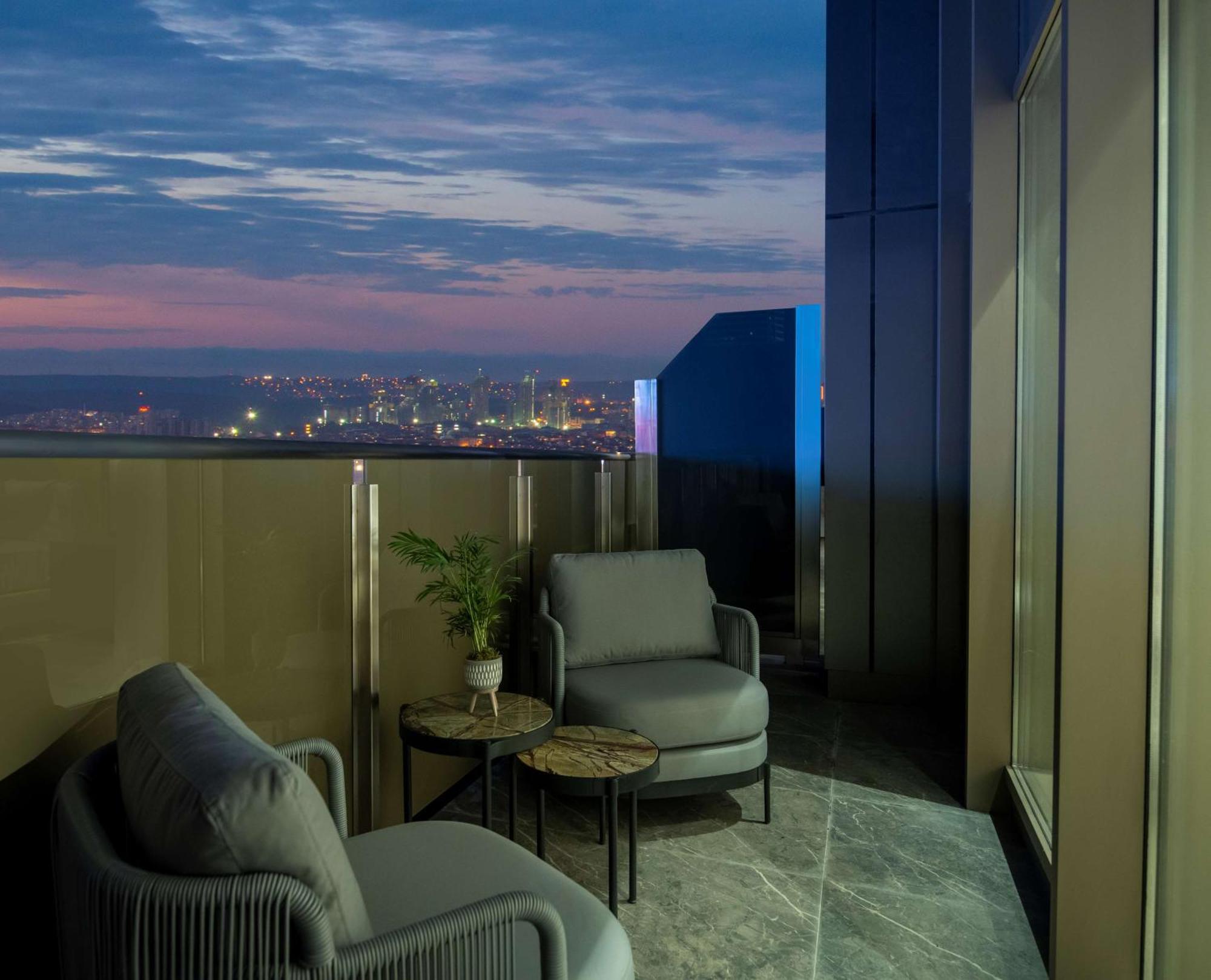 Hilton Mall Of Κωνσταντινούπολη Εξωτερικό φωτογραφία View from the balcony of a Sky Suite